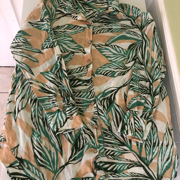 Blue Island Green and Tan Leaf Print Women's Button Down Shirt - Picture 1 of 3